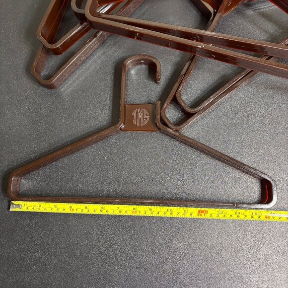 Set of 7 Vintage Lucite Monogrammed Hangers - Picture 1 of 8